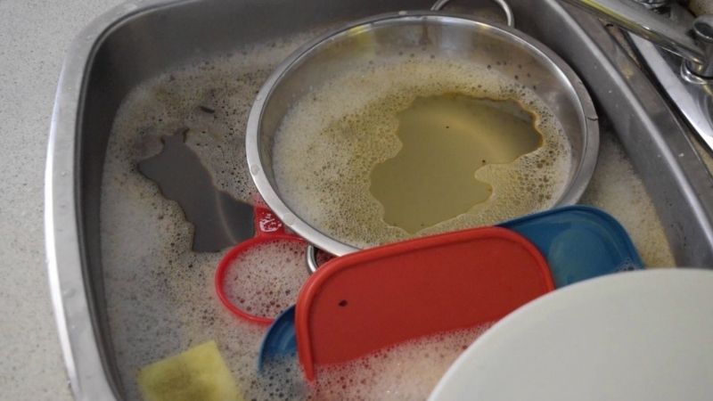 Sự Nguy Hiểm Của Hóa Chất Còn Sót Lại Trên Bát Đĩa Ảnh Hưởng Đến Sức Khỏe Như Thế Nào?